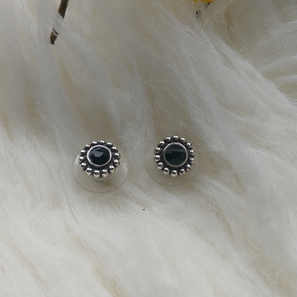 New Brighton Vintage Black and silver Earrings - Picture 2 of 4
